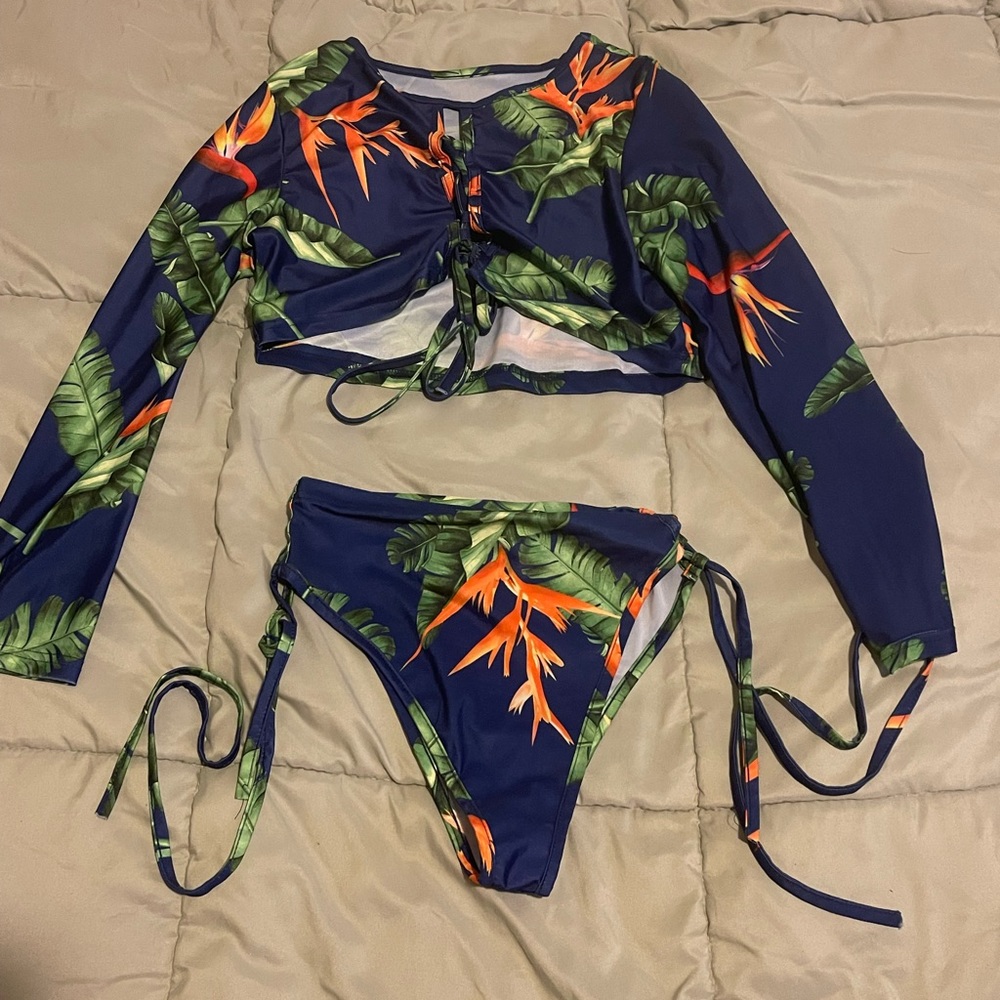 2 piece bathing suit Tropical Print.